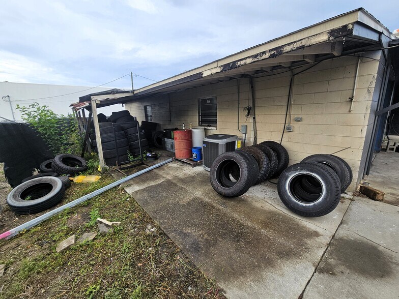 More Photos Of 15217 US 301, Dade City Office For Sale