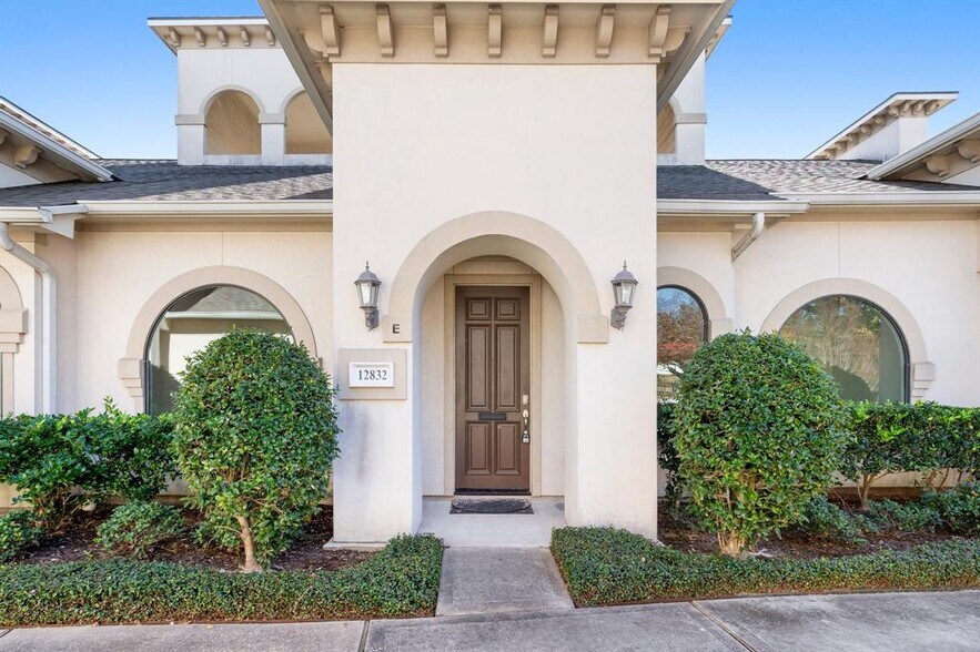 More Photos Of 12832 Willow Centre Dr, Houston Office Residential For Sale