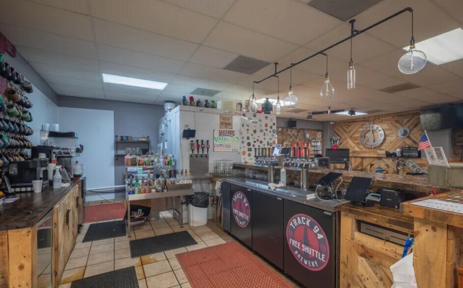 More Photos Of 1107 Cherokee Ave, Seneca Restaurant For Sale