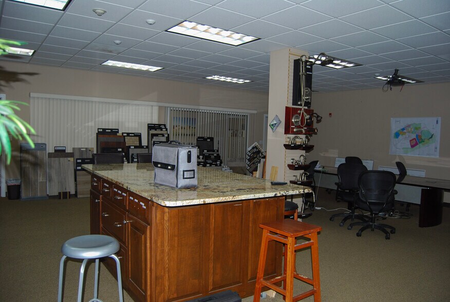 More Photos Of 4708 NW Capital Cir NW, Tallahassee Flex For Sale