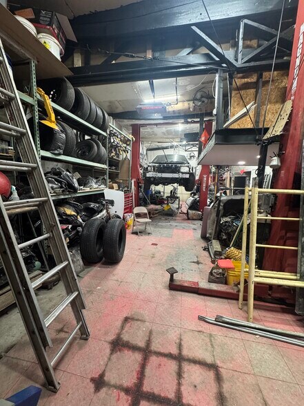 More Photos Of 521 W Kearney St, Springfield Auto Dealership For Sale