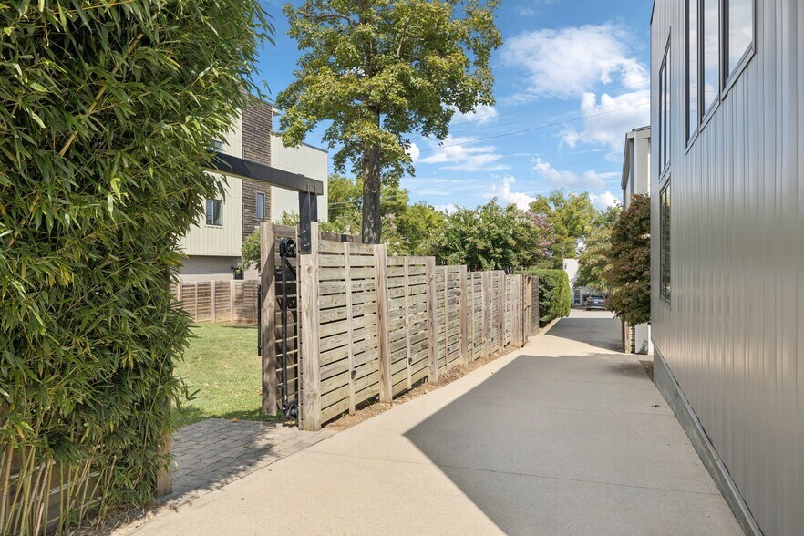 More Photos Of 2517 White Ave, Nashville Office Residential For Sale
