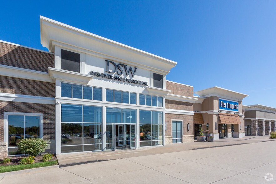 More Photos Of 4219-4341 Elmore Ave, Davenport General Retail For Lease