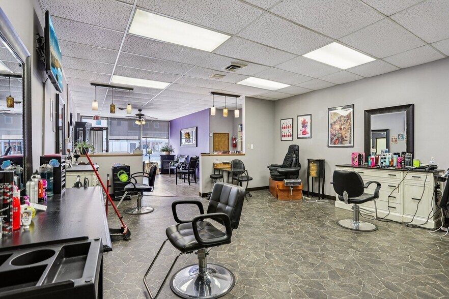 More Photos Of 209 N State St, Litchfield Storefront Retail Residential For Sale