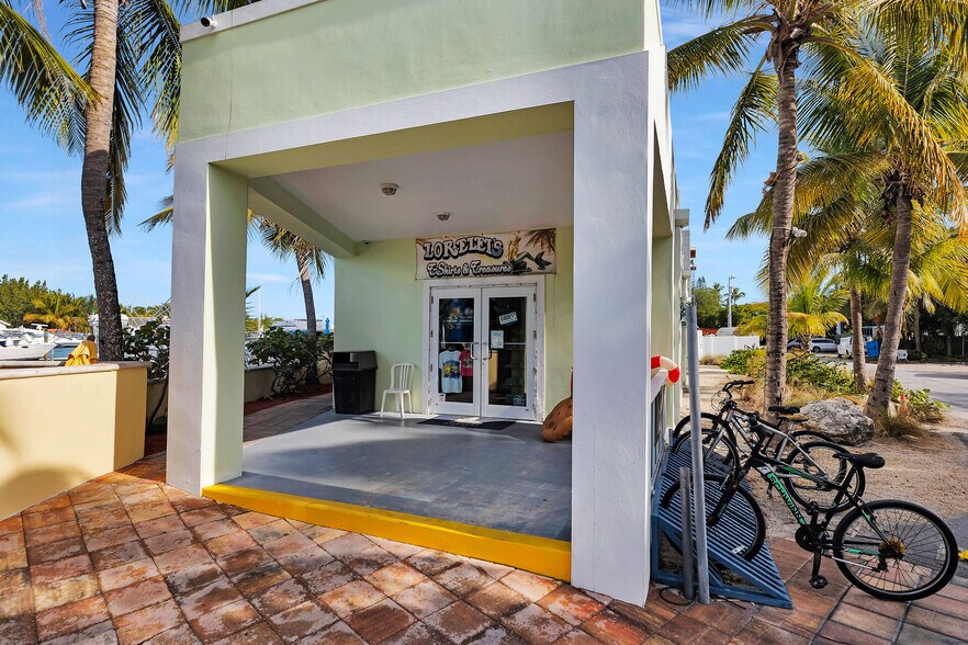 More Photos Of 96 Madeira Rd, Islamorada Restaurant For Sale
