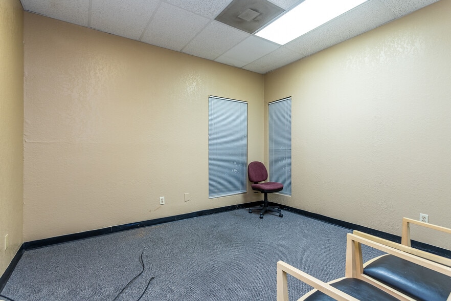 More Photos Of 2900 W Park Row Dr, Pantego Office For Sale