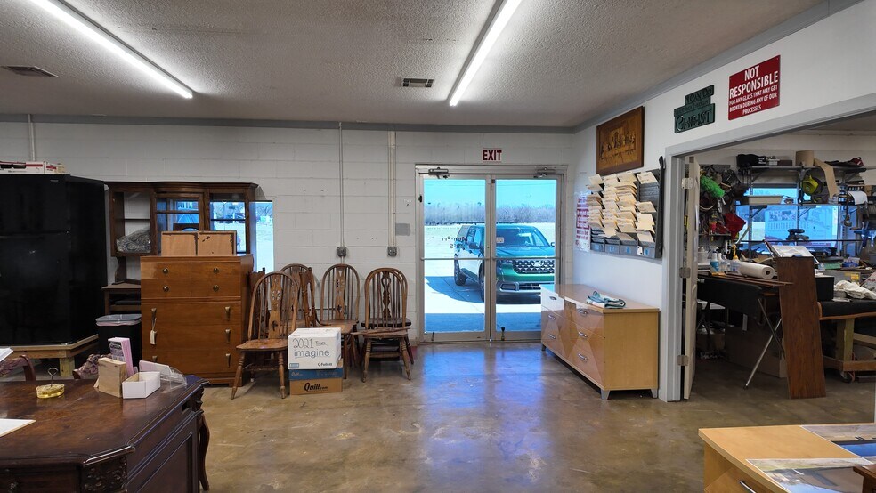 More Photos Of 5467 N Main St, Joplin Freestanding For Sale