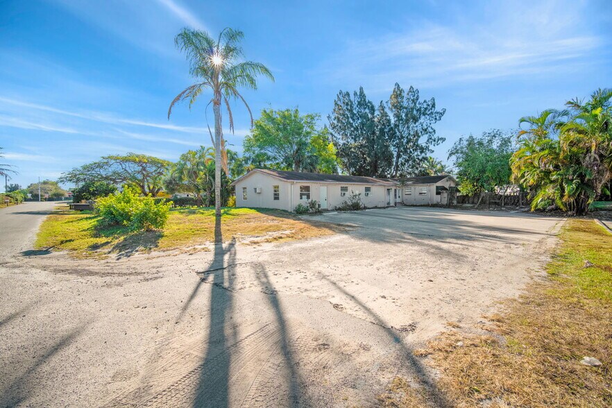 More Photos Of 4600 Kelmar Dr, West Palm Beach Multifamily For Sale