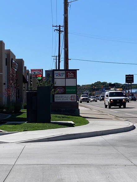 More Photos Of 819 W Riverdale Rd, Riverdale General Retail For Lease