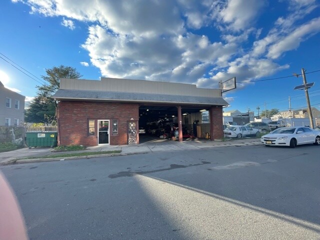 More Photos Of 15 New Cedar, Hamilton Auto Repair For Sale