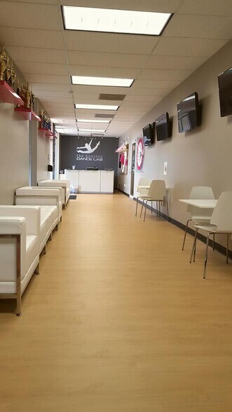 More Photos Of 3939 Hillcroft Ave, Houston Storefront For Lease