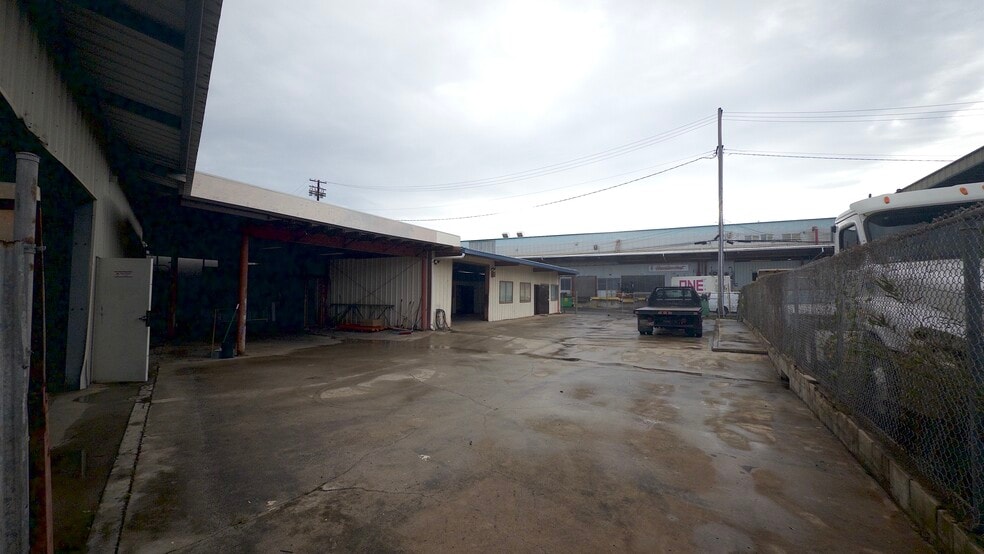 More Photos Of 500 Alakawa St, Honolulu Warehouse For Lease