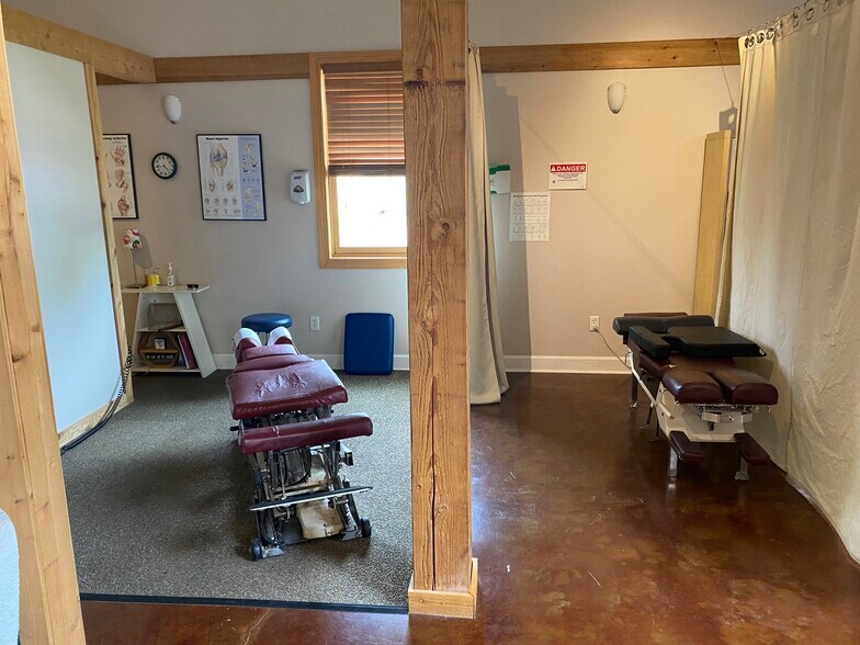 More Photos Of 350 SW Greenwich Dr, Lee's Summit Storefront Retail Office For Sale