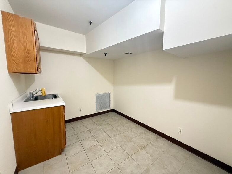 More Photos Of 4102 Bell Blvd, Bayside Office For Lease