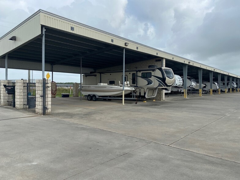 More Photos Of 3902 Highway 146 N, Texas City Marina For Sale