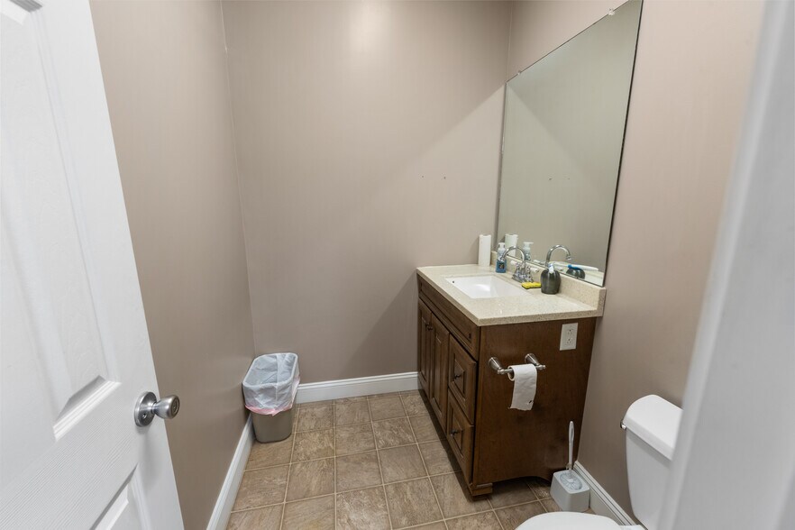 More Photos Of 421 US Highway 80 W, Garden City Freestanding For Lease