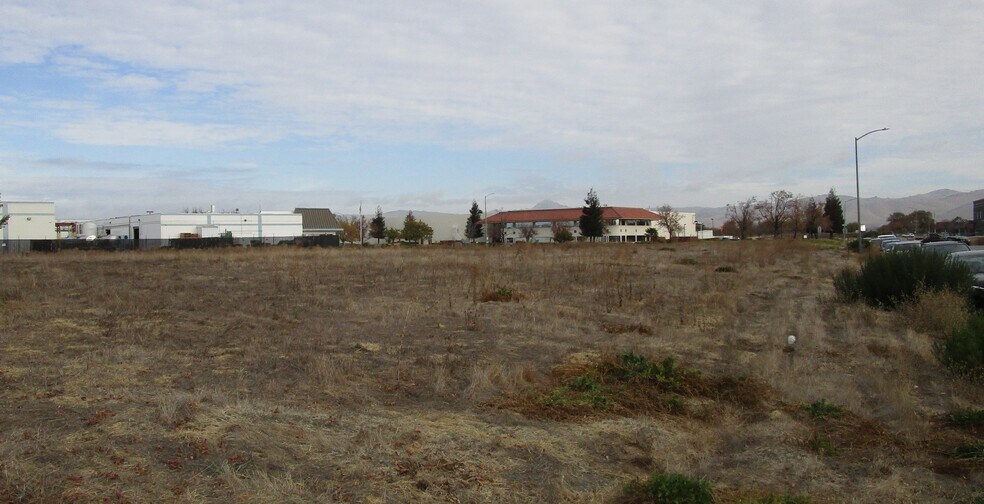 More Photos Of 2300 Bert Dr, Hollister Land For Lease