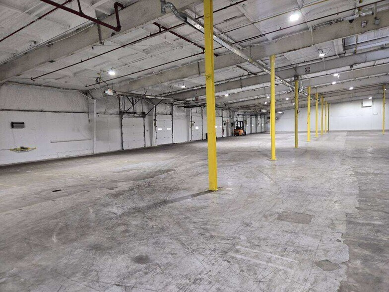 More Photos Of 675 E Allman St, Medford Warehouse For Sale