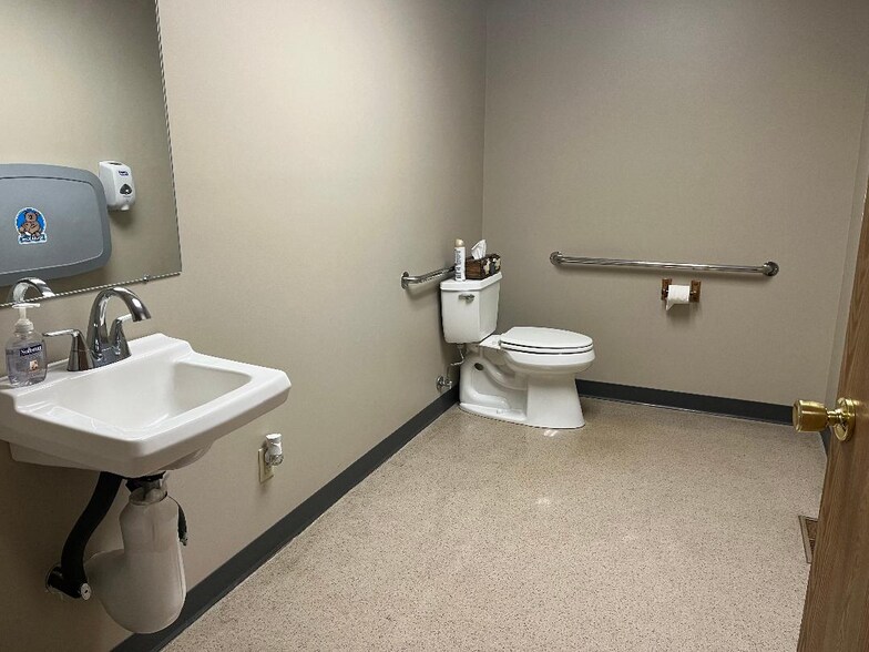 More Photos Of 823 W Spring St, Titusville Medical For Sale