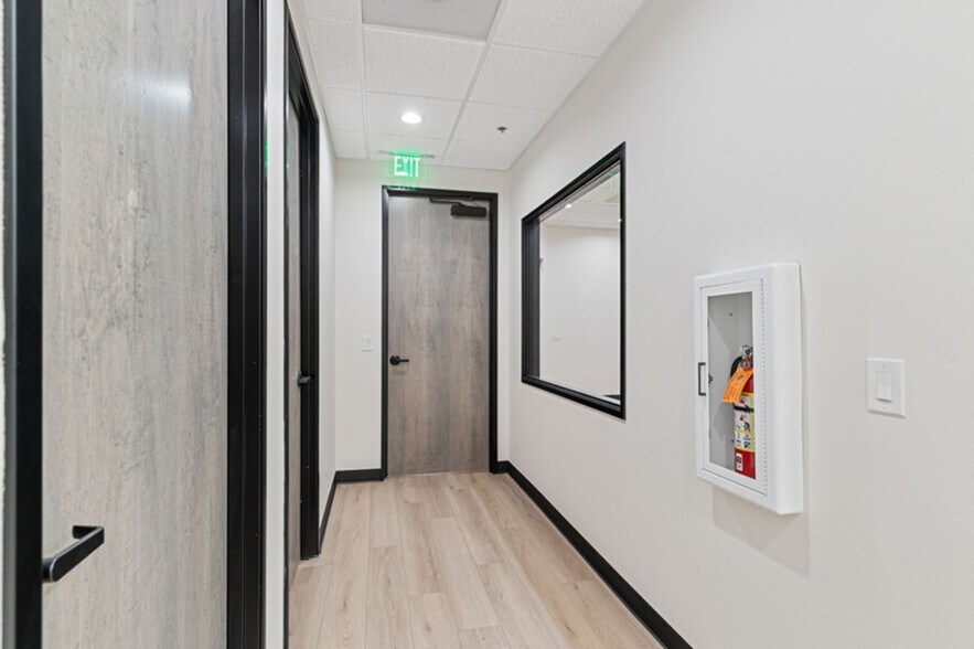 More Photos Of 5420 W Sahara Ave, Las Vegas Office For Lease