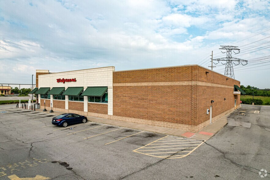 More Photos Of 3800 Elm St, Saint Charles Drugstore For Sale