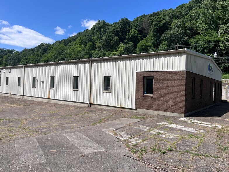 More Photos Of 12 South Ave, Sewickley Warehouse For Lease