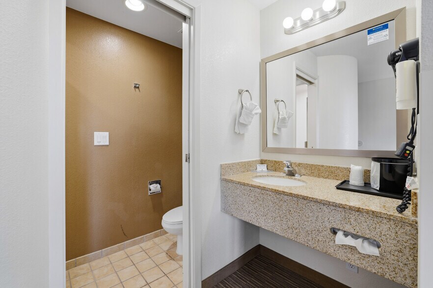 More Photos Of 1575 S Meridian Rd, Meridian Hotel For Sale