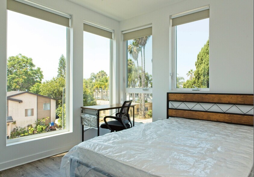 More Photos Of 1165 W 39th St, Los Angeles Apartments For Sale