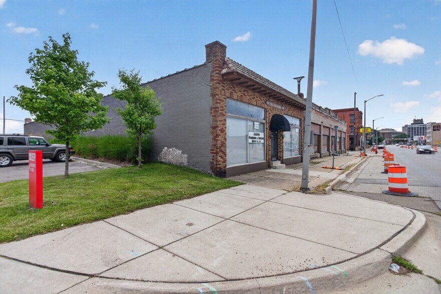 More Photos Of 711 E Michigan Ave, Jackson Freestanding For Sale