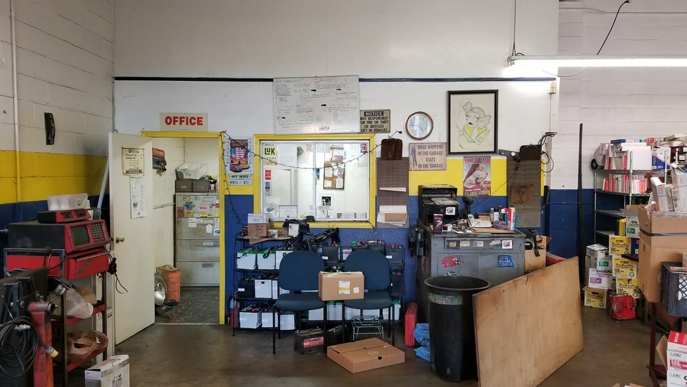 More Photos Of 5569 Reseda Blvd, Tarzana Auto Repair For Lease