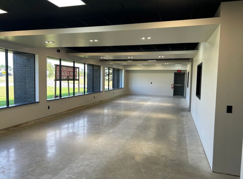 More Photos Of 850 Glaspie St, Oxford Warehouse For Sale