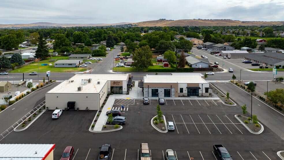 More Photos Of 6018 W Clearwater Ave, Kennewick General Retail For Lease