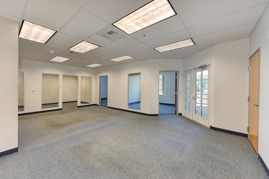 More Photos Of 8680 Greenback Ln, Orangevale Office For Lease
