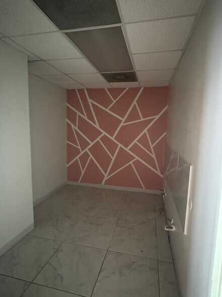 More Photos Of 1100 N 77 Expy, Brownsville Unknown For Lease