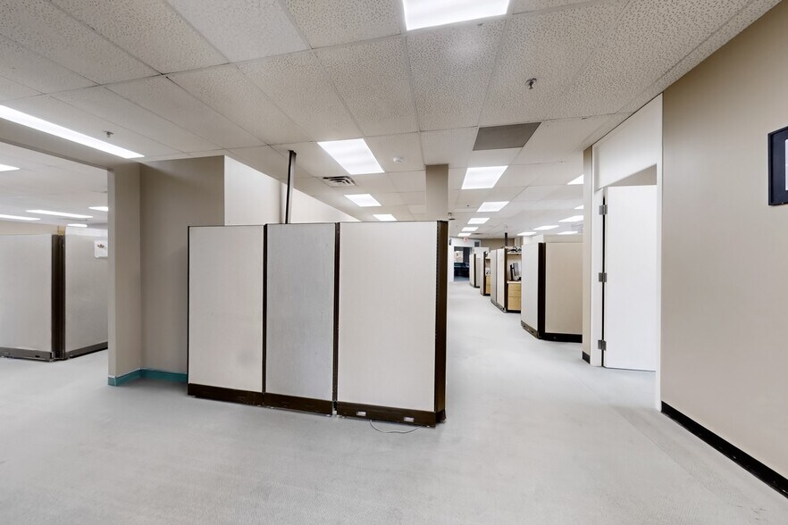 More Photos Of 45 Mcintosh Dr, Markham Office For Sale