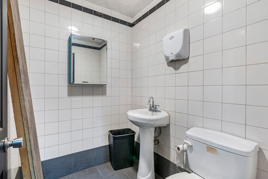 More Photos Of 574 Industrial Loop, Staten Island Warehouse For Sale