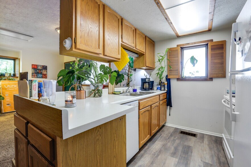 More Photos Of 287-293 S Hoyt St, Lakewood Apartments For Sale