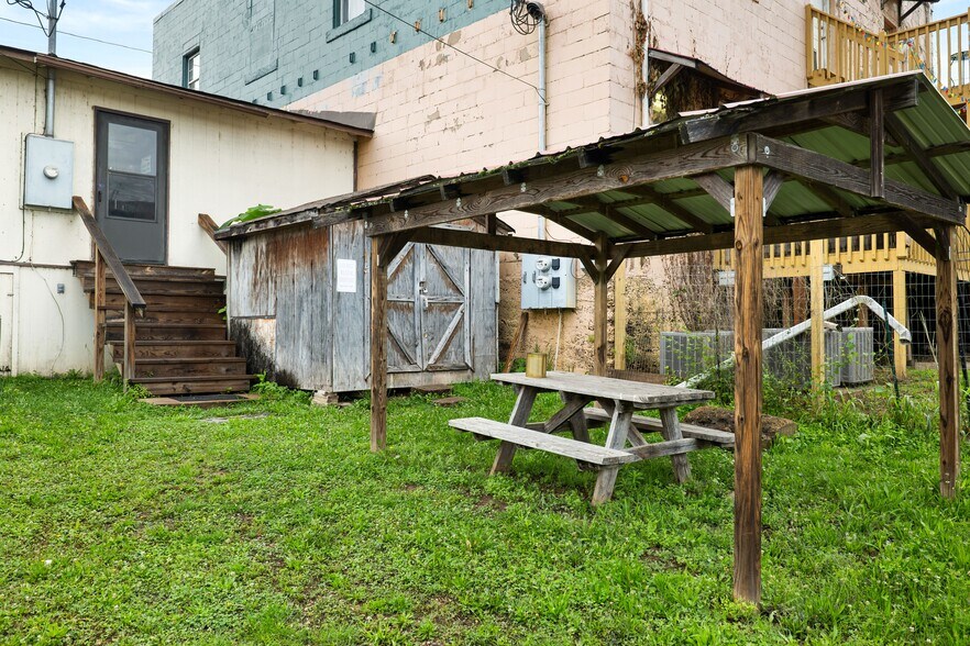 More Photos Of 107 E Main St, Hardy Restaurant For Sale