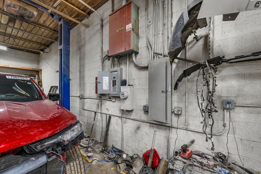More Photos Of 29300 Goddard Rd, Romulus Manufacturing For Sale