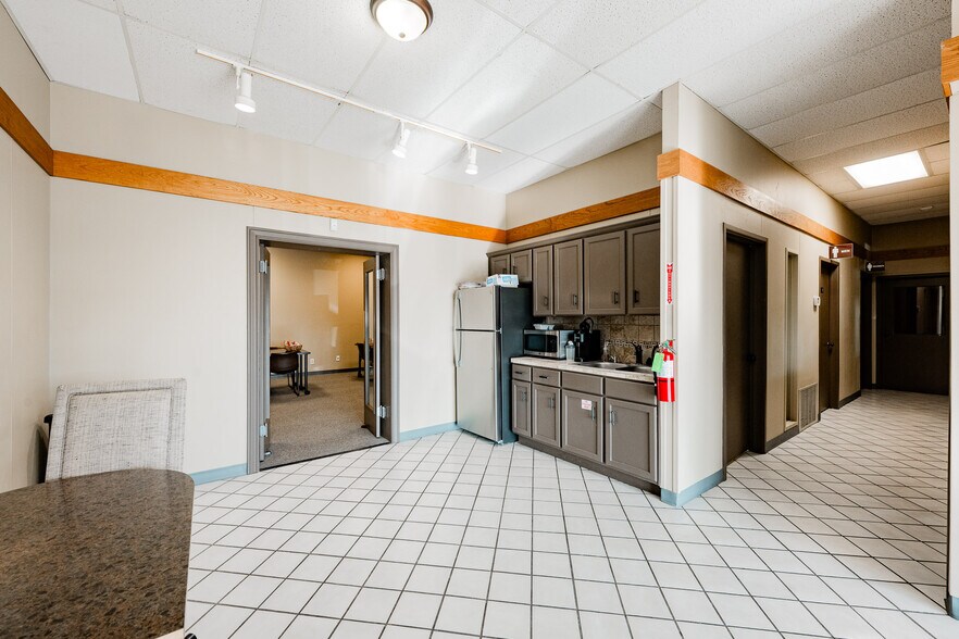 More Photos Of 2500 E 8th St, Odessa Auto Repair For Sale