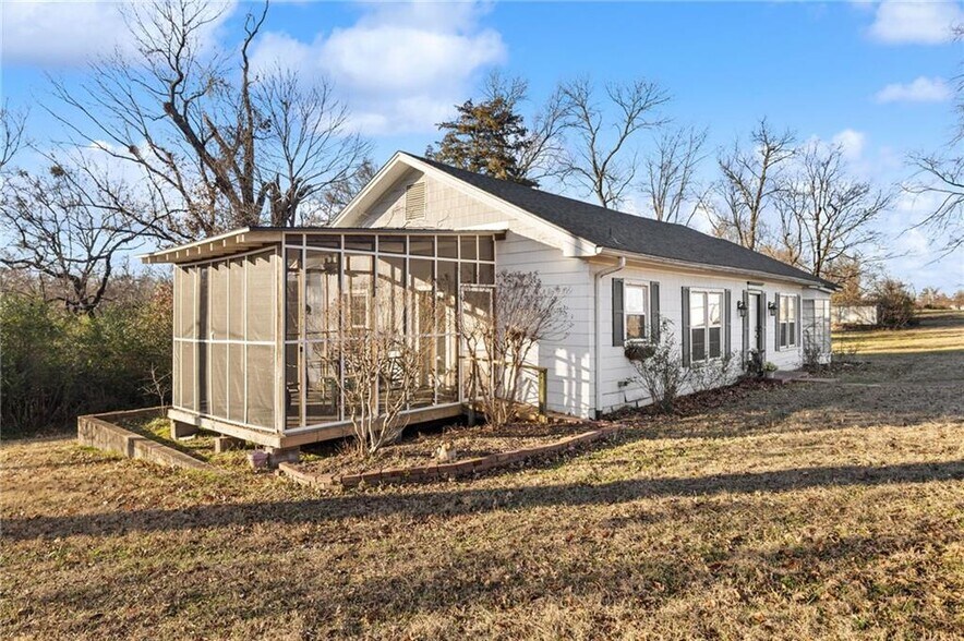 More Photos Of 2201 N 58th St, Fort Smith Specialty For Sale