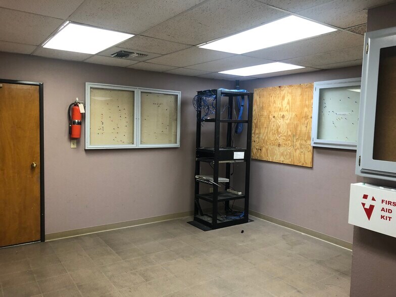More Photos Of 1700 K St, Bakersfield Storefront Retail Office For Lease