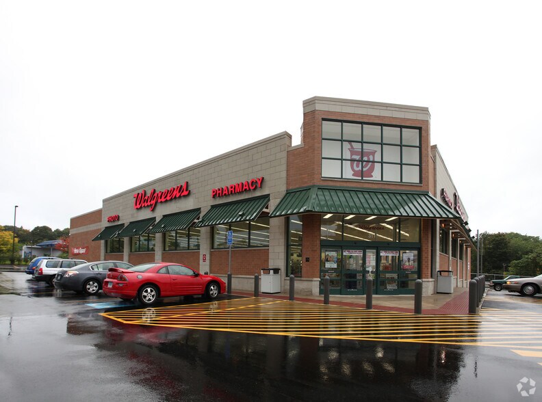 More Photos Of 311 E Main St, Middletown Drugstore For Lease