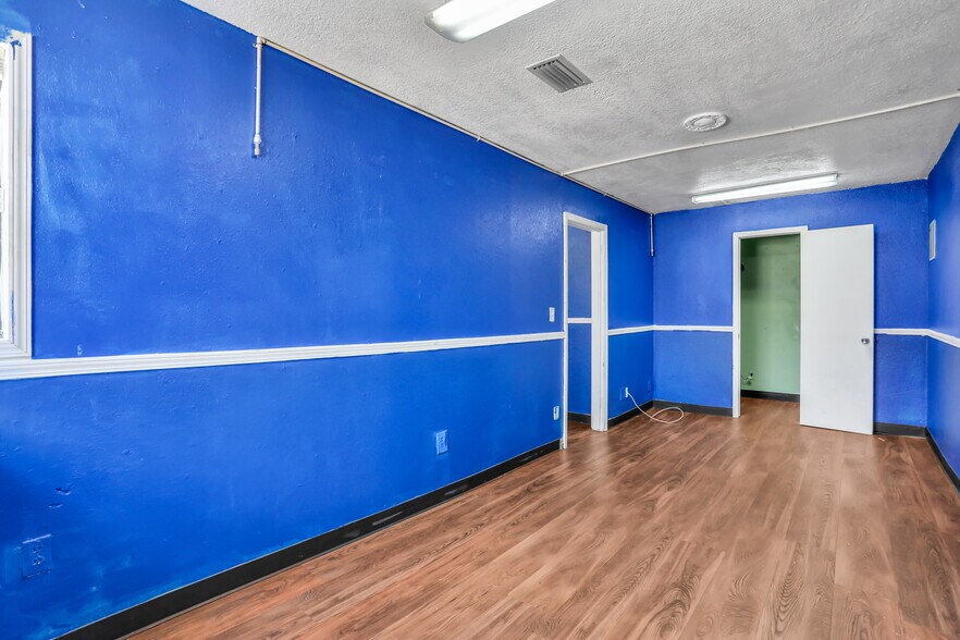 More Photos Of 6406 Merrill Rd, Jacksonville Office For Sale