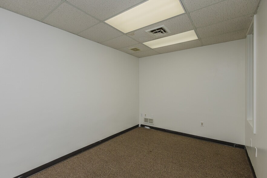 More Photos Of 724 N Main St, Newton Storefront For Sale