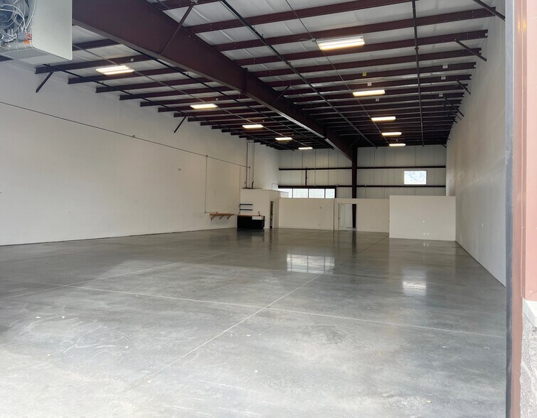 More Photos Of 870 N 100 E, Lehi Warehouse For Lease