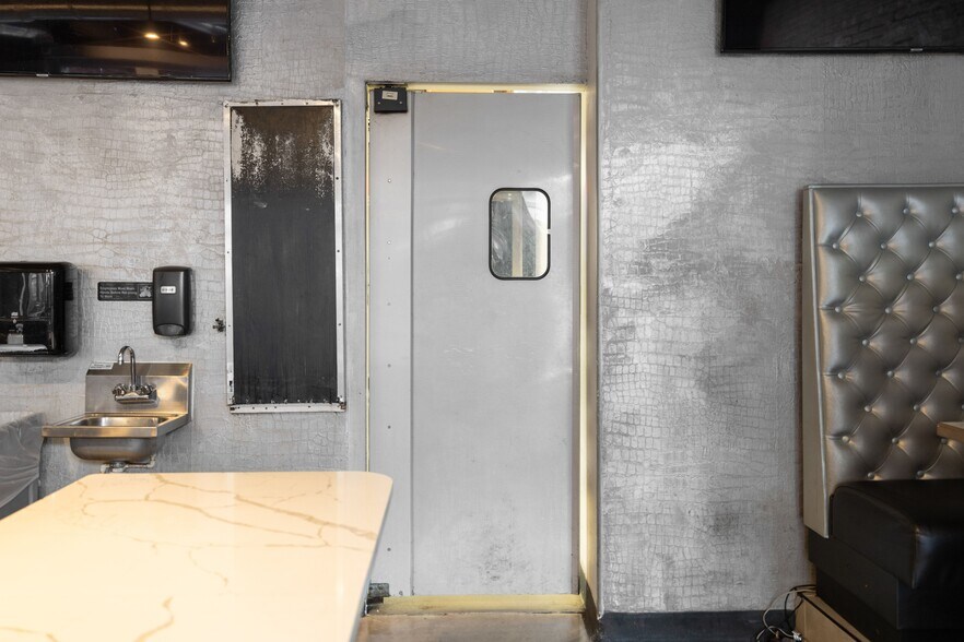 More Photos Of 281 Peters St SW, Atlanta Bar For Sale