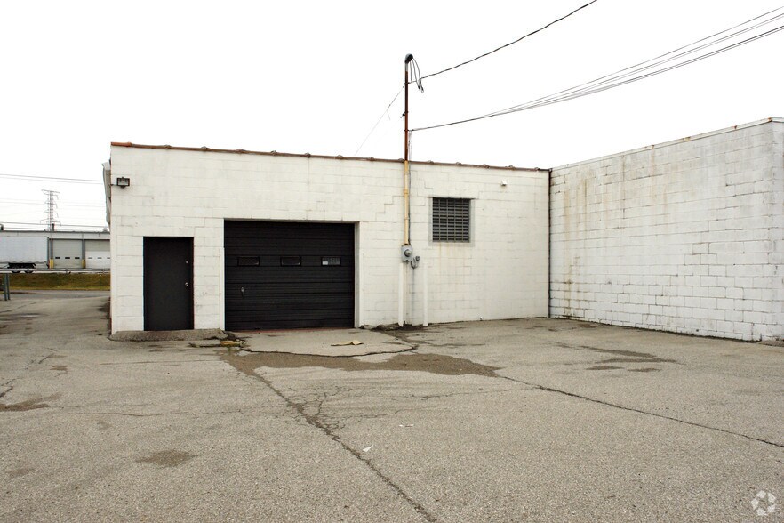 More Photos Of 1114 Industry Rd, Lexington Light Distribution For Lease