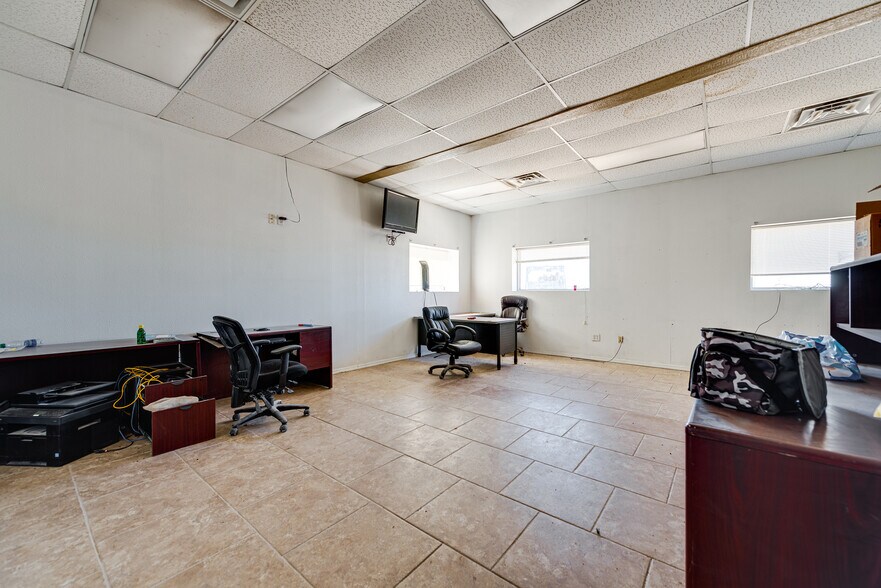 More Photos Of 14625 N Hollyhock Ave, Gardendale Warehouse For Sale