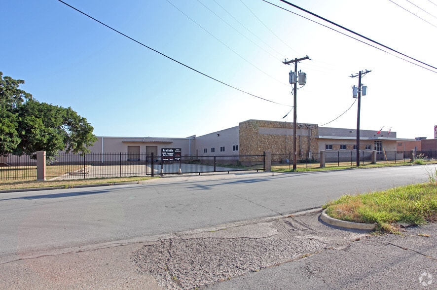 More Photos Of 2655 Freewood Dr, Dallas Warehouse For Sale